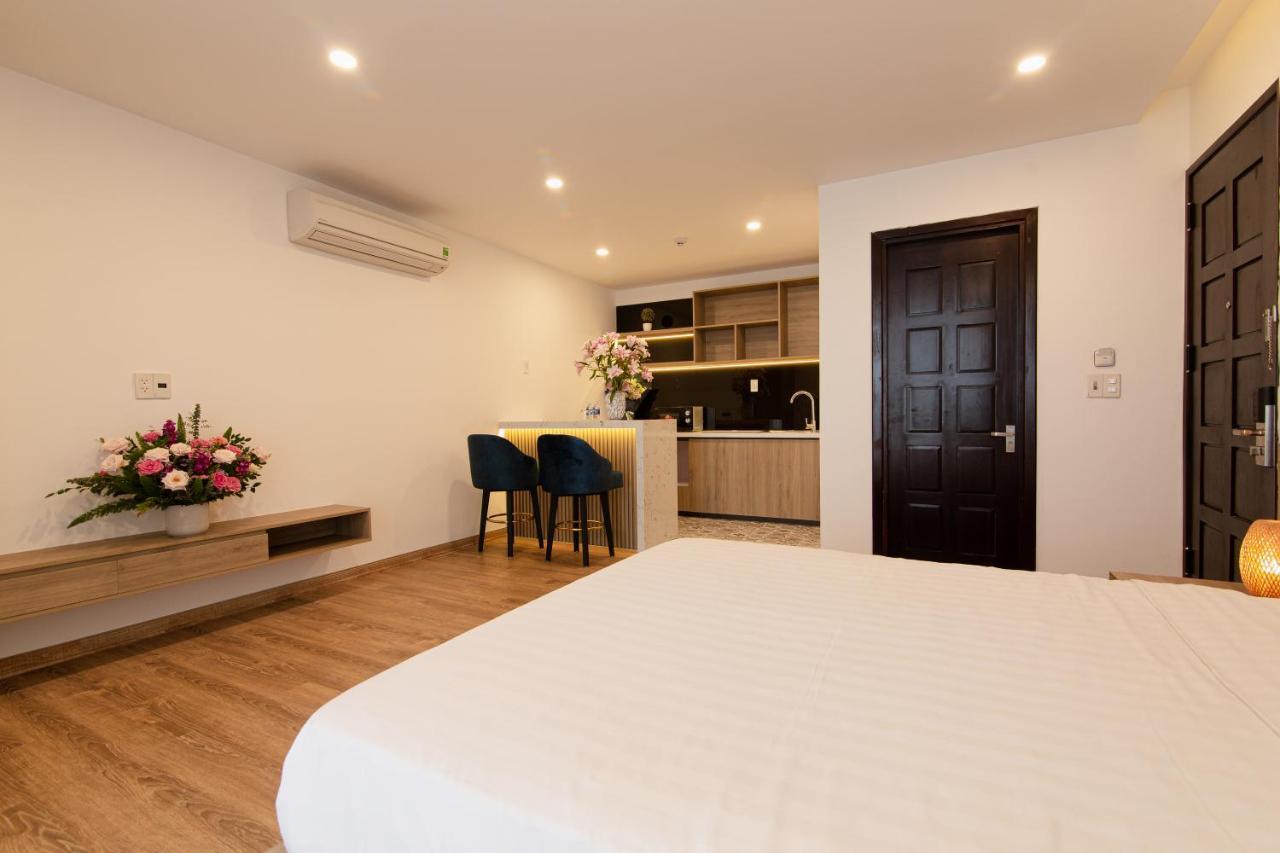 Emily Hotel & Apartment Дананг Экстерьер фото