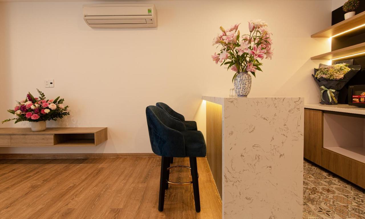 Emily Hotel & Apartment Дананг Экстерьер фото