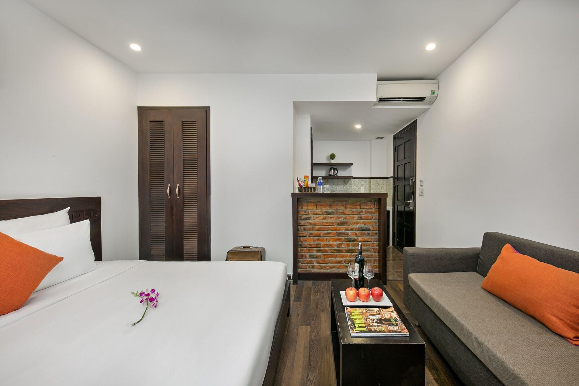 Emily Hotel & Apartment Дананг Экстерьер фото