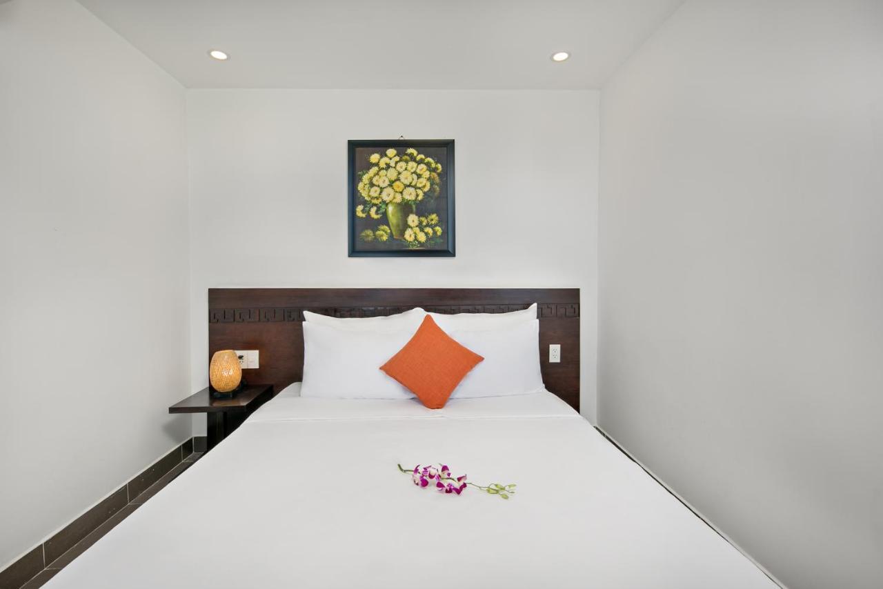 Emily Hotel & Apartment Дананг Экстерьер фото