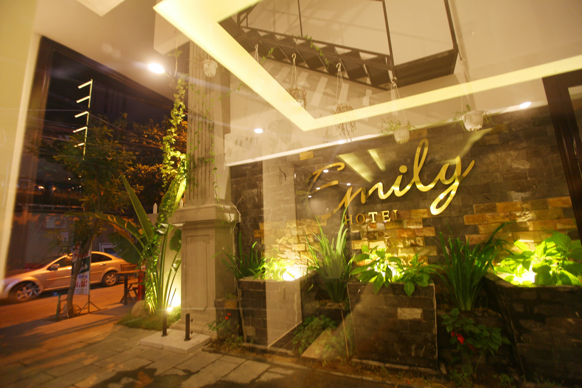 Emily Hotel & Apartment Дананг Экстерьер фото