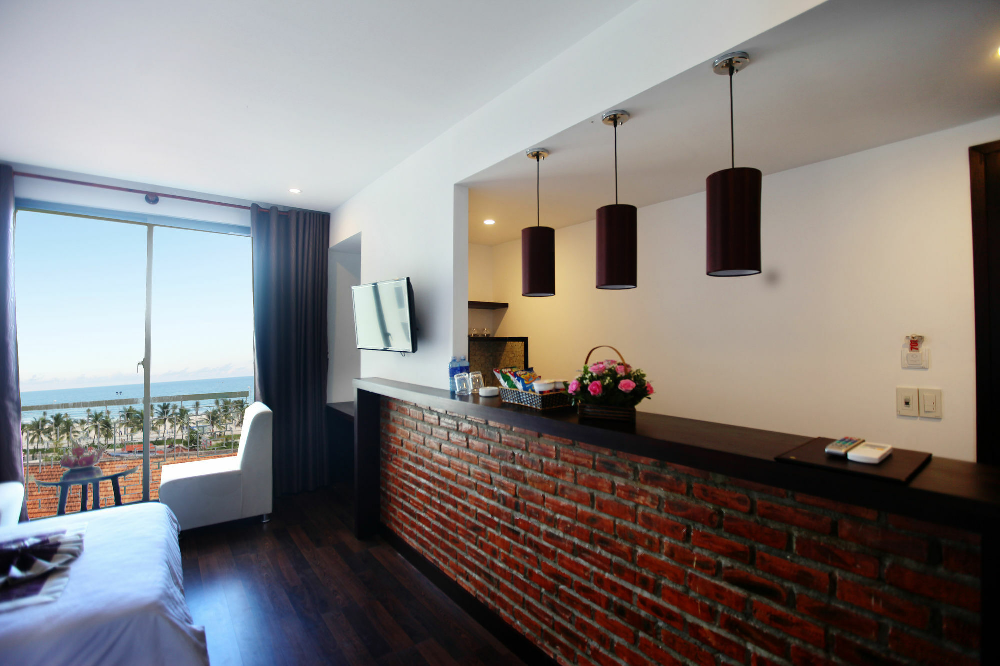 Emily Hotel & Apartment Дананг Экстерьер фото