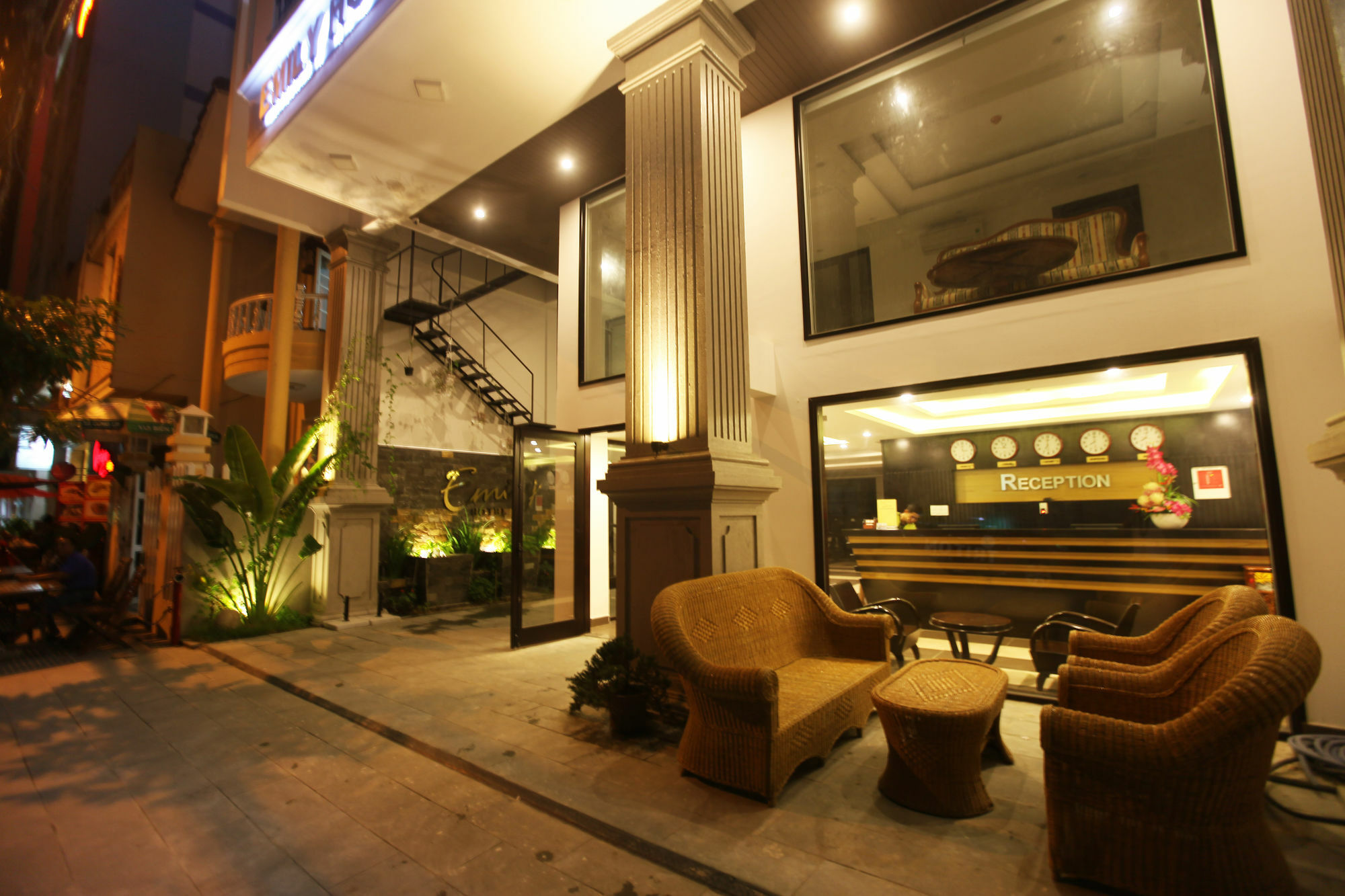 Emily Hotel & Apartment Дананг Экстерьер фото