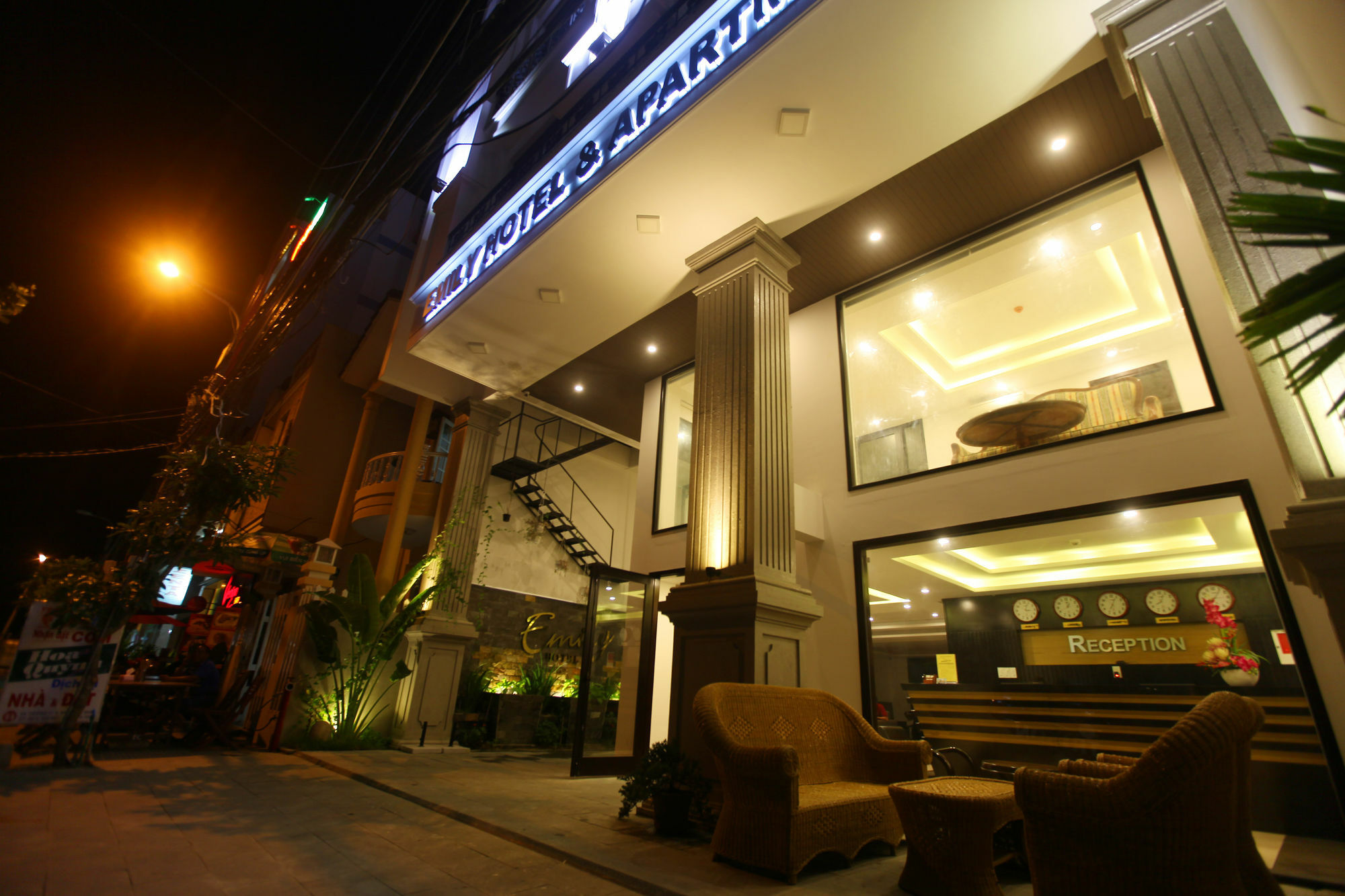 Emily Hotel & Apartment Дананг Экстерьер фото