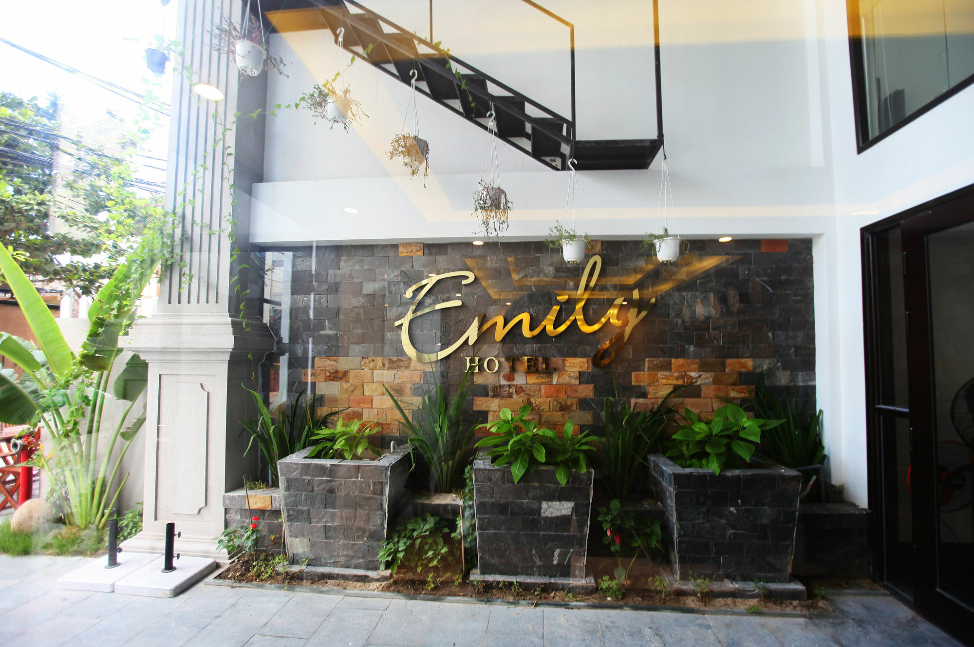 Emily Hotel & Apartment Дананг Экстерьер фото