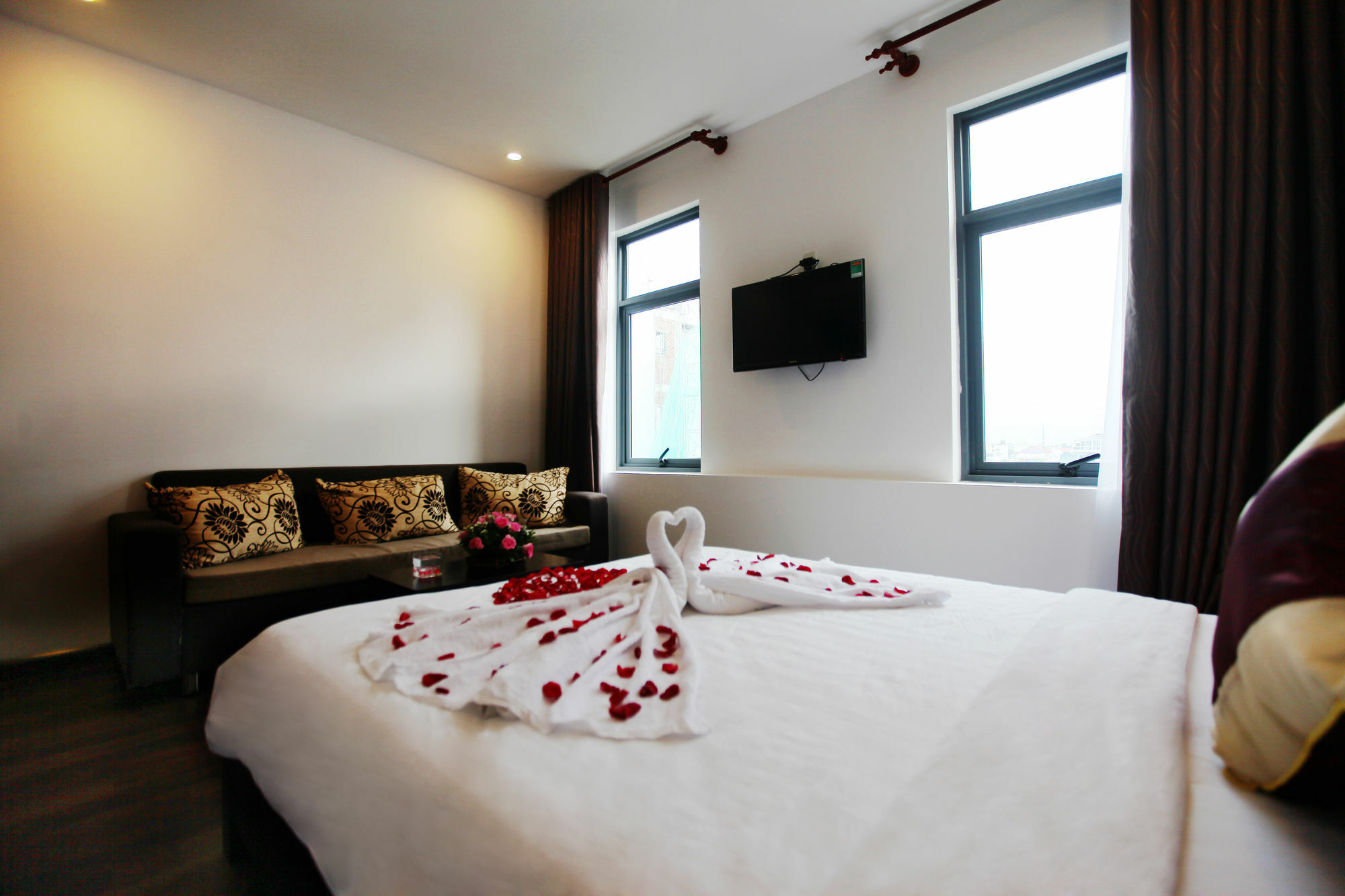 Emily Hotel & Apartment Дананг Экстерьер фото